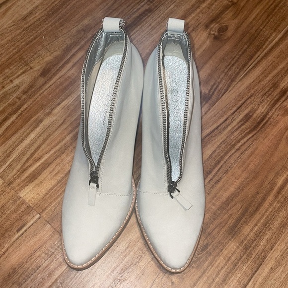 Coconuts by Matisse women’s 9.5 boots ankle booties beige off white zipper 3” - Picture 3 of 8